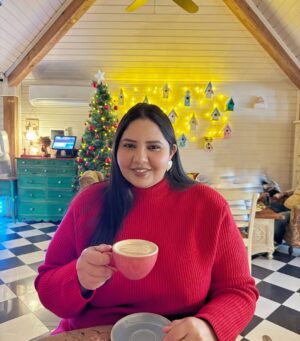 Jasmine Sidhu Instagram - Santa clause is coming 🎅🏻🎄

.
.
.
.
#christmastime #dayout #christmas #christmasdecor #christmas2024 
#merrychristmas #chandigarh #snowday