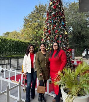 Jasmine Sidhu Instagram - Santa clause is coming 🎅🏻🎄

.
.
.
.
#christmastime #dayout #christmas #christmasdecor #christmas2024 
#merrychristmas #chandigarh #snowday