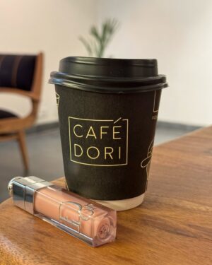 Jasmine Sidhu Instagram - Dior & Dori ✨

(Lipstick, Lipgloss, Coffee, Coffee shop, happy girls)