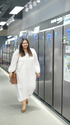 Jasmine Sidhu Instagram - Say goodbye to summer woes with a Voltas Beko refrigerator! Keep your fruits and veggies fresh and your drinks chilled. Head to the new Voltas and Voltas store in Sector 22, Chandigarh, and simplify your life! #ad #voltas #voltasbeko #voltasrefrigerator #summerseason #doubledoor #chandigarhblogger #chandigarhshopping #jazzfoodtravelshop #electronics #electronicsolution 

(Refrigerator, shop with me, Summer shopping, Air conditioner, Chandigarh shopping)