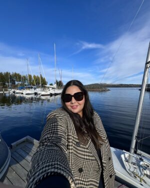 Jasmine Sidhu Instagram - Wrapping up the year with love and laughter! ❤️

(December in Norway, Norway holidays, aurora lights)