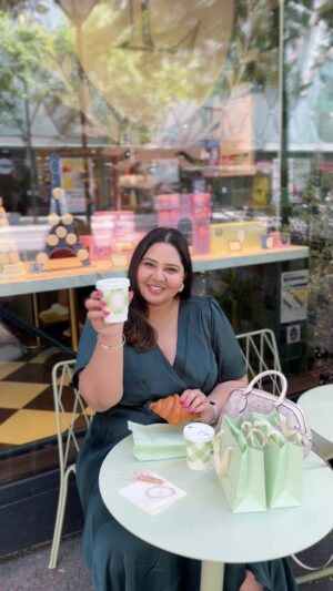 Jasmine Sidhu Instagram - Parisian mornings brewed to perfection ☕️🇫🇷

.
.
.
.
.
.
.
.
.
#jazzfoodtravelshop #coffeemoments #parsianmorning #coffeeinparis #parisfrance #eiffletower #parisismagic #ladurée #ladureeparis