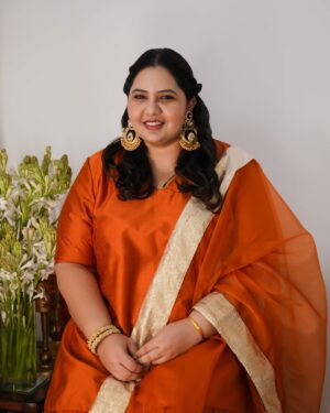 Jasmine Sidhu Instagram - Waiting for soda water 🥤

.
.
.
.
.
.
.
#sodawater #festivewear #festivecollection #festivalfashion #festiveseason #dressup #dressoftheday #ethnicwear #ethnicearrings #ethnicfashion #diwalidecorations #diwalivibes✨ #diwalioutfit