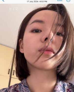 Jasmine Sim Instagram - 那三个月是这样过的… 😂🤪🥳👻

5 他们拍那场戏时我在这里😂
7 猜猜这是哪一场戏 （应该也不难）
10 拍戏很累哦
11 但是有好心人每次帮我绑这个
14 我们真的有认真在拍戏

#人生酱美味