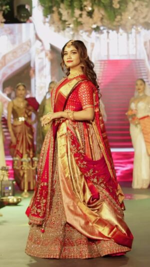 Jasnya Jayadeesh Instagram - India’s biggest bridal fest 🧿♥️
Showstopper for @kalyansilks bridal fest Kottayam♥️
Thank you @dalu_krishnadas baby for this🥰💕
Styling @haan_tomfashionstylist ♥️
💄 @prebisavalon ♥️
.
🎥 @hari_clicksncaptures ♥️
.
#fashion #rampwalk #bridallehenga #designerlehengas