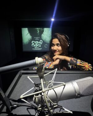 Jasnya Jayadeesh Instagram - That’s a wrap on dubbing! So grateful to have been a part of this project
@sumathivalavu ❤️‍🔥
The await brings me chills down the spine .
Fingers & toes crossed 🤞🏻 for Sumathi Valavu 🧿
.
🎥 @iamvishnusasishanker 🫂♥️

 #movie #dubbing