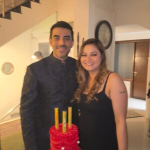 Javeria Abbasi Instagram - Wonderful night 🧡  @adeel.haider1 @adeelhusain78 @mejozee @ash12121 #juvariaabbasi #birthday