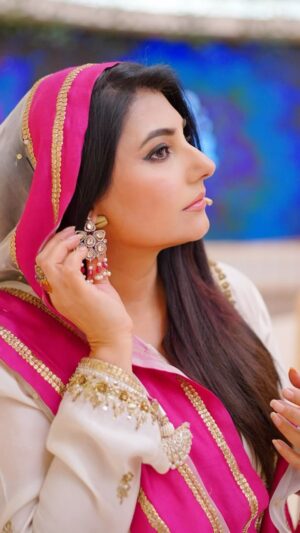 Javeria Saud Instagram - #javeriasaud Dress courtesy @mona.imran  make-up @kashees_official  photography @jawwadmushtaqfilms  foot wear @walkeaze  #pyararamazan @entexpresstv