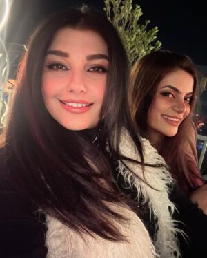 Javeria Saud Instagram - #latenightdinner #friends #winter @flammepk