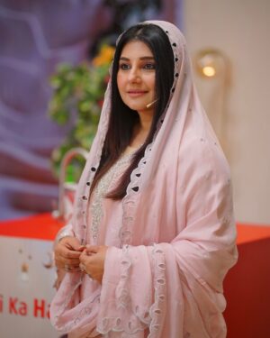 Javeria Saud Instagram - #payararamazan @entexpresstv #javeriasaud #dresscourtesy @sanashahids_official #makeup @kashees_official #photography @jawwadmushtaqfilms