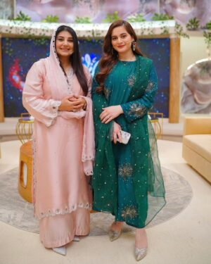 Javeria Saud Instagram - #payararamazan @entexpresstv #javeriasaud #dresscourtesy @sanashahids_official #makeup @kashees_official #photography @jawwadmushtaqfilms