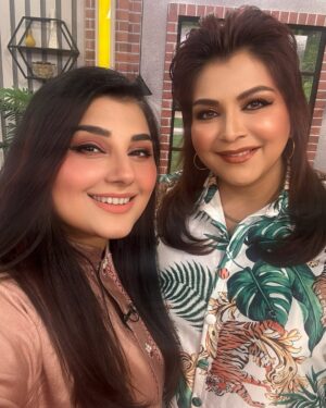 Javeria Saud Instagram - Dear @faaizahasan , m so thrilled to have finally met u on the show this morning! I’ve admired ur work for a long time n it’s amazing to share the screen with someone as talented n inspiring as u. I’d love to explore the possibility of working together in the future. U r Such a great company Mashallah. Stay blessed ❤️ kots of love 🥰