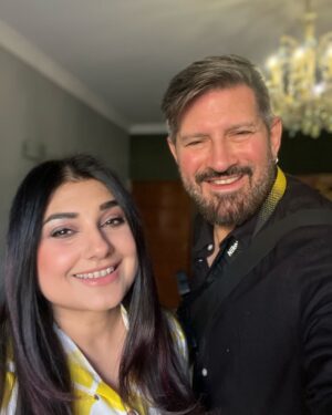 Javeria Saud Instagram - When talent meets talent! Someone with the other half of my name! A moment to cherish with the one and only Tapu Javeri! It was an absolute pleasure meeting you!

#TapuJaveri #JaveriaSaud #PakistaniFashion #Photography #TalentMeetsTalent”