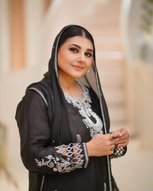 Javeria Saud Instagram - #javeriasaud #pyararamzan #dresscourtesy @sanashahids_official #makeup @kashees_official #photography @jawwadmushtaqfilms #stylist @sheezays10