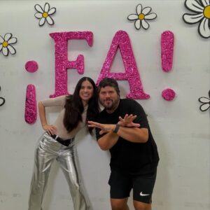 Javiera Mena Instagram - Ya es de ustedes “Mar de coral” una colaboración con @santiagomotorizado un héroe de verdad 𓇼 ⋆.˚ 𓆉 𓆝 𓆡⋆.˚ 𓇼

 Está balada se trata sobre el amor a distancia, cuando las ilusiones y complicaciones que aparecen en la lejanía nos hacen llegar a lo más profundo, a un mar de coral 𓇼 ˖ ݁𖥔 ݁˖🌊｡𖦹 .🐚🫧