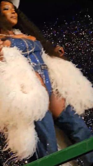 Jazelle Barbie Royale Instagram - @beyonce  #riiverdance