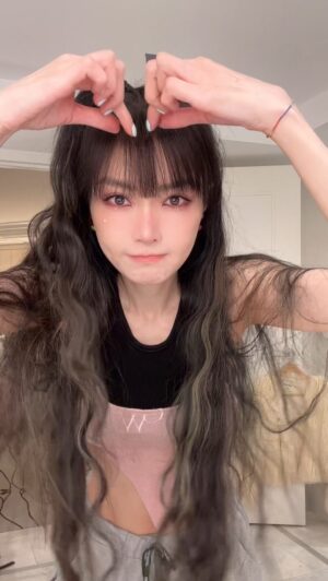Jeannie Hsieh Instagram - 女團上班！小跳一下apt💃
只是妝髮過程中活動活動筋骨
#今日份舞蹈打卡 #50歲正是拼的年紀 # #謝金燕 #年紀只是數字生命力才是王道