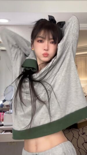 Jeannie Hsieh Instagram - 這件衣服被問翻掉😂是我的睡衣來的🤪
#今日份舞蹈打卡 #謝金燕  #50歲正是拼的年紀