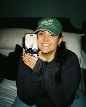 Jedet Instagram - Siempre llevaré en mi corazón este viaje a Nueva York. Siempre aprendo muchísimo de ellas. Me siento muy afortunada de tener a estas dos mujeres en mi vida desde los 18 años. Ahora, ya en la treintena, es realmente bonito ver cómo crecemos, en qué mujeres nos estamos convirtiendo y cómo hemos ido cumpliendo nuestros sueños. 🩷

Por qué no decirlo? Somos unas tías increíbles! ✨

Os quiero @andreacomptonn @ineshernand 🫰🏻