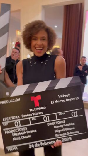 Jeirmarie Osorio Instagram - Aún asimilando este regreso a la pantalla de @telemundo con #VelvetElNuevoImperio y con mi personaje “Luisa”. ¡No me lo creo! Siento que mi mamá estará gozando en el cielo con esta noticia y con este elenco que admiro tanto. Espero la amen tanto como yo. ¡Espérenla pronto! Por @telemundoseries

Un agradecimiento especial a mi gran equipo de management. ¡Les adoro! @depazmanagement y @deisymarroquin