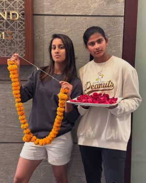 Jemimah Rodrigues Instagram - Off the field 💁🏻‍♀️✨