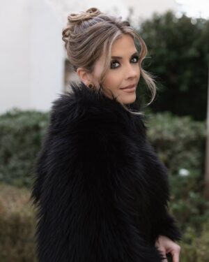 Jen Lilley Instagram - When @honeybeileen does your glam and then insists on a super fast (literally 2 minutes or less) photo shoot before you head out and these are the results…it deserves a spot on the feed. 

Thank you Eileen for getting me ready for the MovieGuide awards!  Thank you @tedbaehr for inviting me back to such an important event and allowing me the honor of presenting alongside my dear friend @cameronmathison. 

See who took home the Teddy’s by tuning into the 32nd Annual Movieguide Awards, airing on Great American Family on March 6 at 8 PM ET.
#movieguideawards @movieguide @greatamericanfamily