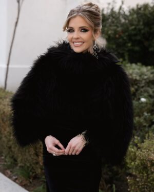 Jen Lilley Instagram - When @honeybeileen does your glam and then insists on a super fast (literally 2 minutes or less) photo shoot before you head out and these are the results…it deserves a spot on the feed. 

Thank you Eileen for getting me ready for the MovieGuide awards!  Thank you @tedbaehr for inviting me back to such an important event and allowing me the honor of presenting alongside my dear friend @cameronmathison. 

See who took home the Teddy’s by tuning into the 32nd Annual Movieguide Awards, airing on Great American Family on March 6 at 8 PM ET.
#movieguideawards @movieguide @greatamericanfamily