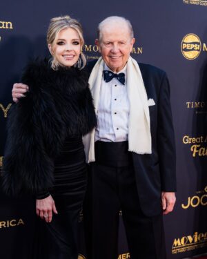 Jen Lilley Instagram - When @honeybeileen does your glam and then insists on a super fast (literally 2 minutes or less) photo shoot before you head out and these are the results…it deserves a spot on the feed. 

Thank you Eileen for getting me ready for the MovieGuide awards!  Thank you @tedbaehr for inviting me back to such an important event and allowing me the honor of presenting alongside my dear friend @cameronmathison. 

See who took home the Teddy’s by tuning into the 32nd Annual Movieguide Awards, airing on Great American Family on March 6 at 8 PM ET.
#movieguideawards @movieguide @greatamericanfamily