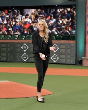 Jennie Finch Instagram - 2008 Olympic Gold Medalists Jennie Finch and Natasha Watley stopped by MLB Network Wednesday to celebrate National Girls and Women in Sports Day! 👏

#NGWSD