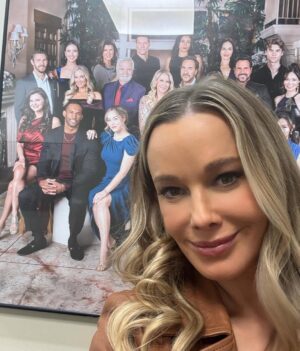 Jennifer Gareis Instagram - It’s always a beautiful day at CBS! So lucky to have a place that I consider my home away from home! Do you see the new cast photo? What do you think? @boldandbeautifulcbs @cbstv @cbstvstudios #castphoto