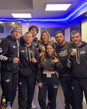 Jennifer Miranda Instagram - Empieza la aventura con esta gran guerrera 🥊 Súper Team 🚀 @whoisroro #Teamroro @theboxerclub.es @javierpardo.tbc 
#Julio #sevilla