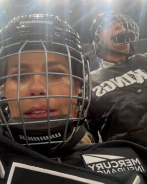 Jenny Taft Instagram - My younger hockey loving self wouldn’t believe ya! 

What a great day. Thank you first responders! 🏒❤️ 

Big thanks to the @lakings @nhl for inviting me to play in such a special game.

#SkateForLAStrong #Hockeywood #lastrong