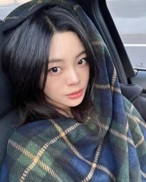 Jeong So-ri Instagram - 요즘. 보고 먹고 들은 것!