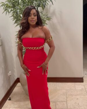 Jessica Betts Instagram - Congratulations @jessicabettsmusic on your Artistic Impact Award @reach_la 🎉🙌🏽🏆 I L O V ED presenting you 🥰😍🥰 #ProudWife❤️ YOU GOT THAT GLOW BABY‼️(Last slide) 😂
Stylist @lookslikelexx 
Mu @so.nimoh