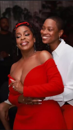 Jessica Betts Instagram - The Betts Valentine’s Day Soirée Recap ❤️ 
A timeeee was had‼️ Big love to everyone who came out & @jeremiahshoots @sohohouse Holloway for capturing the moment 💋 LOVE WAS IN THE AIR
Hair @touchedbytj_ 
Mu @so.nimoh