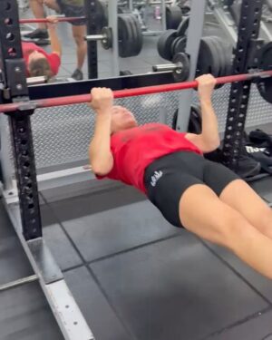 Jessica Eye Instagram - @jessicaevileye gearing up her training. Dynamic Bench work today, followed by her accessory movements. Programming done by @darkside_strength_llc. Pt by @doc.d.light boxing specifics @zeekbrawler and handler/coach/nutrition/littlebitofeverything @_zero311 

#bareknucklefightingchampionship #ufc #danawhite
