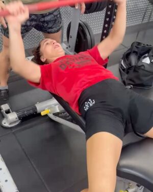 Jessica Eye Instagram - @jessicaevileye gearing up her training. Dynamic Bench work today, followed by her accessory movements. Programming done by @darkside_strength_llc. Pt by @doc.d.light boxing specifics @zeekbrawler and handler/coach/nutrition/littlebitofeverything @_zero311 

#bareknucklefightingchampionship #ufc #danawhite