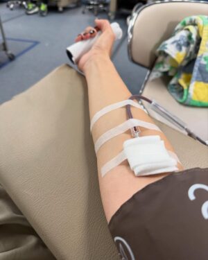 Jessica Hester Hsuan Instagram - Something I’ve always wanted to do but was never allowed to. Finally the rule has changed and here I am!  Come and do your part! 💪❤️ 

#donate blood