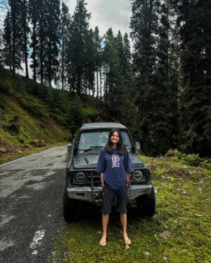 Jhanvi Bhatt Instagram - On the road to Kashmir!🏔️ We took the world’s most dangerous route from Manali to Kishtwar ✨🤌🏻. Crossed beautiful villages, diverse landscapes, tough terrains, and sparkling streams. This is my longest road trip yet—can’t wait to share everything happening here! 🔥✨