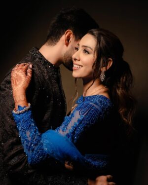 Jheel Mehta Instagram - Portraits from the sangeet ✨

Jewellery: @antarajewellery 
Photos: @ivoryfilms.in 

#JheelKePyaarMeDube #JheelMehta #Sangeet #diamondjewelry