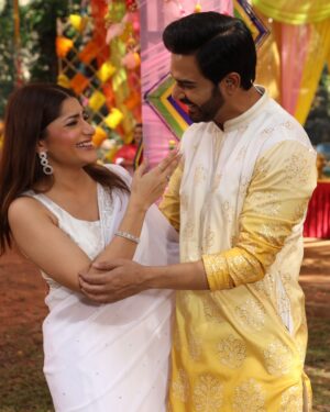 Jia Mustafa Instagram - Happy Holi 💜🩷🩵