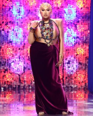 Jiggly Caliente Instagram - Bakbakkan Na!!!
Let the music play! 🎶 Our queens face off in a Lipsync Lalaparuza Smackdown in tonight’s all-new #DragRacePH! 👑
Drag Race Philippines S3   Untucked premieres Wednesdays:
🇵🇭 7PM PHT @wowpresentsplusasia and hboasiaph
🇺🇸 4AM PST / 7AM EST @wowpresentsplus
🌎 12PM UTC WOW Presents Plus worldwide

Look rundown. My rendition off a Death Becomes Her.
Styled by @ovcvnt & @hana_beshie
👗 By @angelayalacouture 
Jewelry& Accessories  by @jobdacon 
Make Up by @itskenric of  @paintedbykenric 
Thank you @liftclinicph @dr_cyril_mitchel @jantancon 
@pegmgmt @warnertalentagency