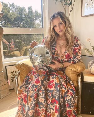 Jillian Warry Barberie Instagram - Modern comfort with a 70’s flair.

Dress: @freepeople 
Lipstick: @westmanatelier (Shade: Pique)
Chair: @cb2 
Disco balls: @amazon