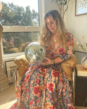 Jillian Warry Barberie Instagram - Modern comfort with a 70’s flair.

Dress: @freepeople 
Lipstick: @westmanatelier (Shade: Pique)
Chair: @cb2 
Disco balls: @amazon