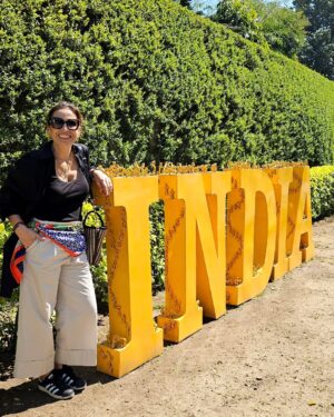 Joana Cruz Instagram - Aquela viagem que disse que nunca faria 😆. Eis que acontece: Índia🧡💛 Para já a deslumbrar🤩 Qutab Minar, Bahai LotusTemple, Khan Market
Rashtrapati Bhavan (Parlamento), India Gate e tudo ao molho e fé em Ganesh! ✴️
.
#india #newdelhi #qutabminar #bahailotustemple #indiagate #khanmarket #travel