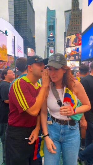 Joanna Hausmann Instagram - Muestren Laj Actaj. @johaus 🇻🇪❤️