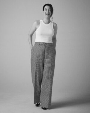 Joanna Hausmann Instagram - I call this series “Masking my iced-coffee induced panic attack by trying to look cool and apathetic.”

. (📸: @osvaldoponton 👚/ styling: @martiarcucci / 💄: @wakana1107 )