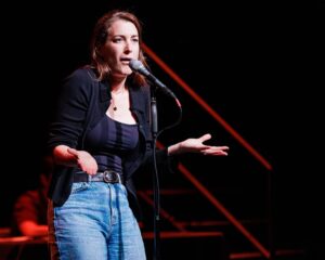 Joanna Hausmann Instagram - Sappy post warning: I accomplished a live long dream of performing at a Moth GrandSLAM and felt so honored to be able to share a story about Venezuela, my family’s experience with political repression, oh and, um, the fact I got attacked by a literal bull on a ranch when I was 10! What a ride! Thanks to @annaeroberts and @gabrielszajnert for making it possible and @iampetercooper for the pics. So so humbled to share the stage with such remarkable storytellers! PS: I was told I couldn’t touch or move the mic and I was like “um I’ve never stood still a second of my life” but I did it 🩷