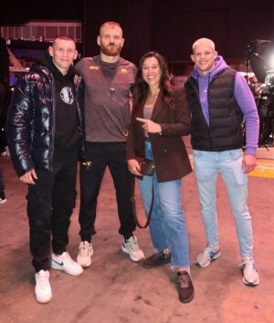 Joanna Jędrzejczyk Instagram - UFC w Londynie za nami 🏴󠁧󠁢󠁥󠁮󠁧󠁿👋🏻
Już nie możemy się doczekać kolejnych walk ✊🏻⚔️

@janblachowicz @joannajedrzejczyk @tyburamarcin 
Dziękujemy za ogromne emocje! 🧨🏟️