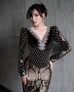 Jolene Marie Rotinsulu Instagram - Bersiap untuk Malam Anugerah Piala Citra Festival Film Indonesia 2024

@doleytobing on style, @dimassinggih on attire, @leciel.design on accessories, @windy_lazuardi on makeup and hairdo. Thank you team ✨